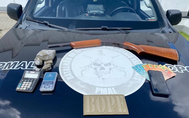 PM apreende 17 armas de fogo e mais de 71 kg de drogas em uma semana