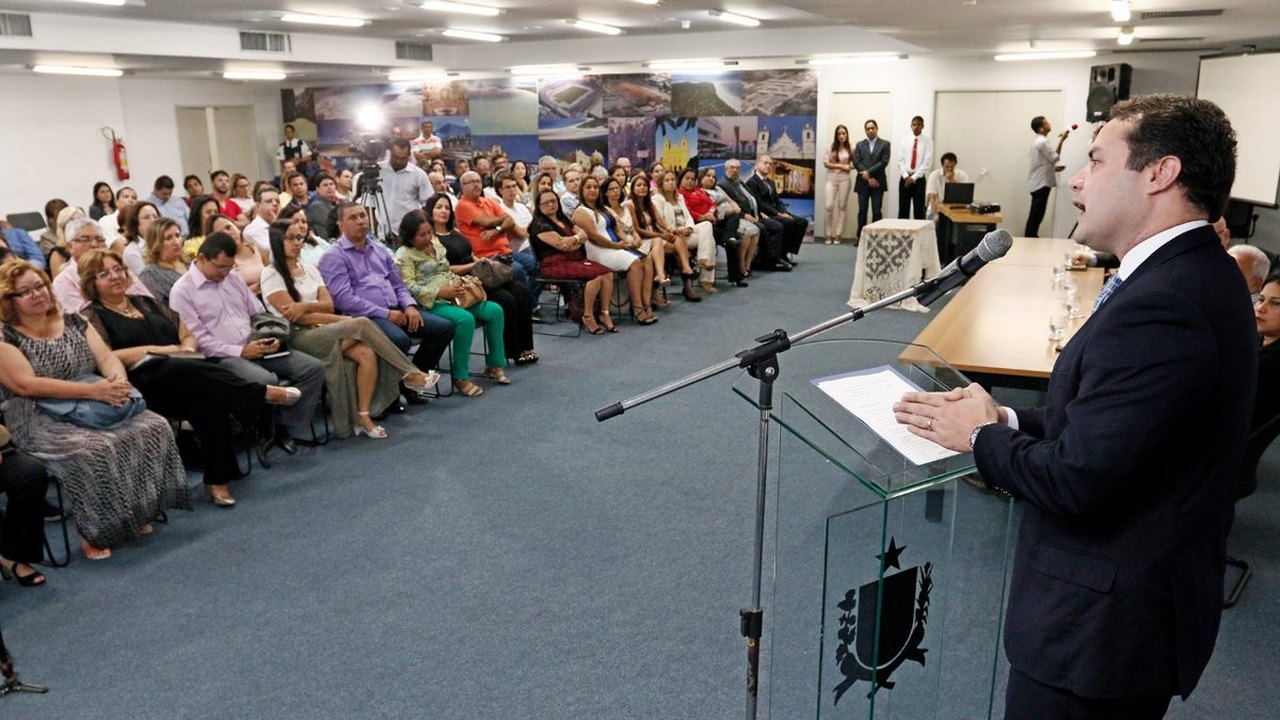Governador diz que escolha de coordenadores das CREs foi por critérios meritocráticos