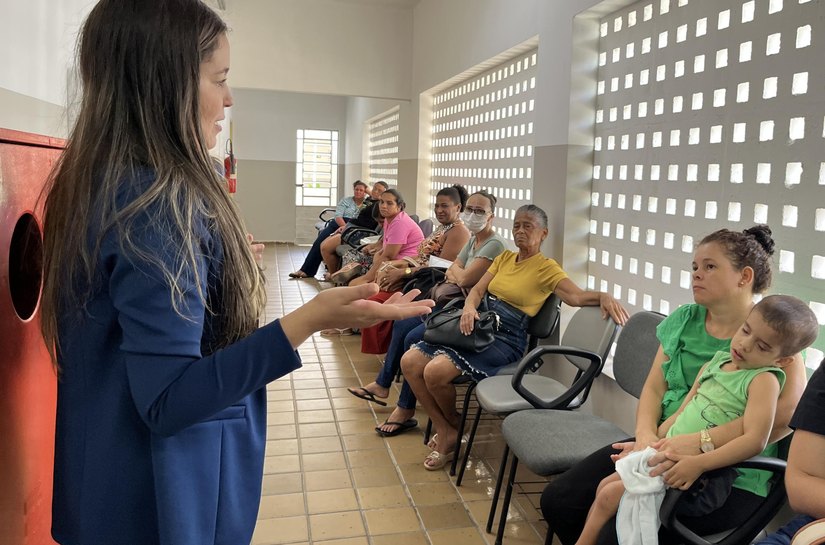 Ação humanizada leva informação sobre autismo a usuários do Ambulatório de Especialidades da Uncisal