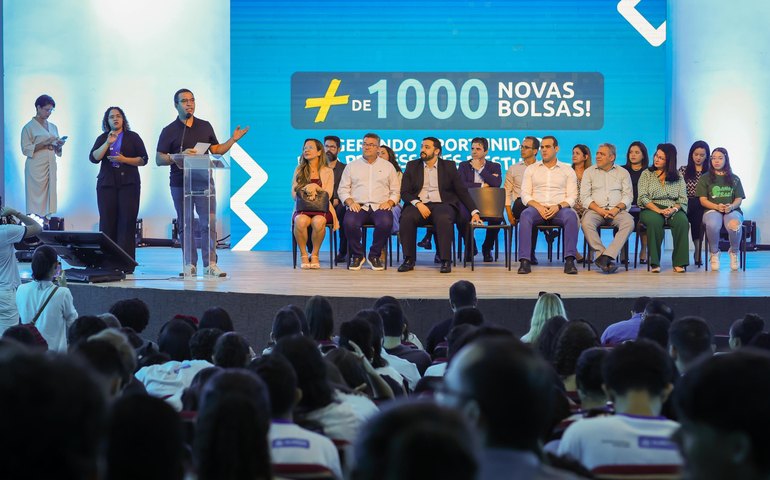 Governo do Estado lança edital de mil bolsas de iniciação científica para estudantes da rede pública