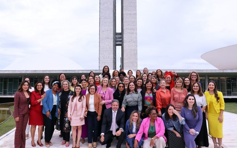 Ato solene marca comemoração dos 10 anos da Secretaria da Mulher da Câmara dos Deputados