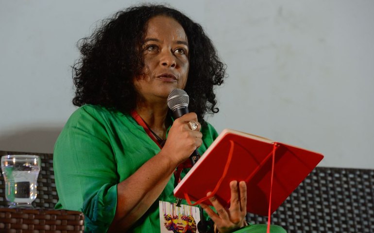Autora de livro que inspirou Portela celebra homenagem às mães negras
