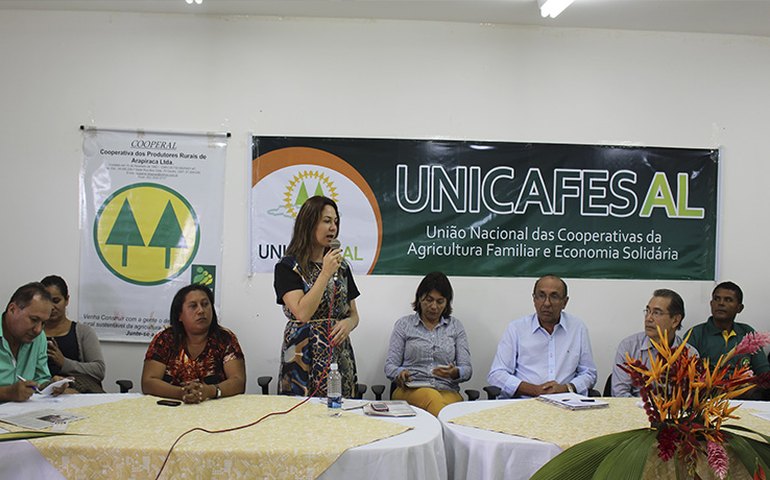 MDS anunicia mercado de R$ 6 bilhões para agricultura familiar em seminário da Unicafe