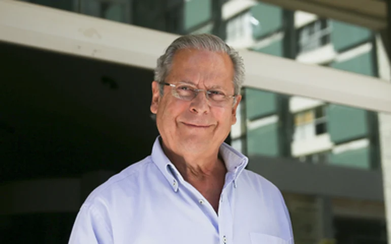 Zé Dirceu volta ao Congresso para discursar sobre democracia 19 anos após ser cassado