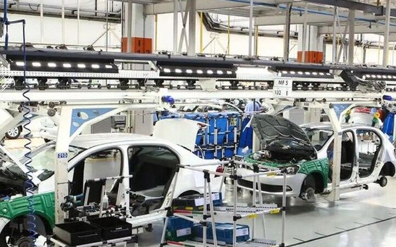 China abre diálogo com montadoras brasileiras para evitar paralisações por falta de chips