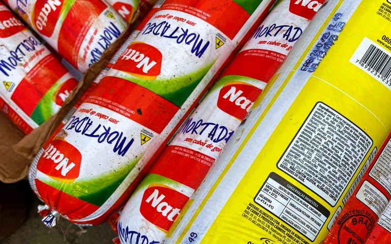 Durante inspeção rotineira, Vigilância Sanitária apreende 76 kg de produto impróprio para consumo