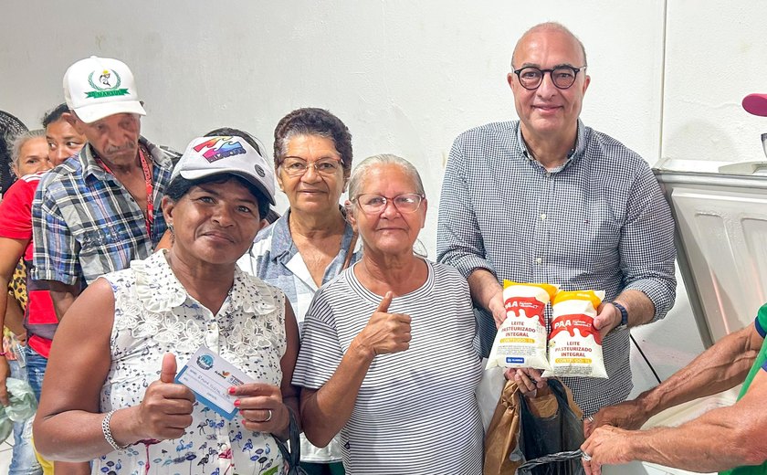 Secretaria de Agricultura entrega 2 mil litros de leite durante Governo Trabalhando