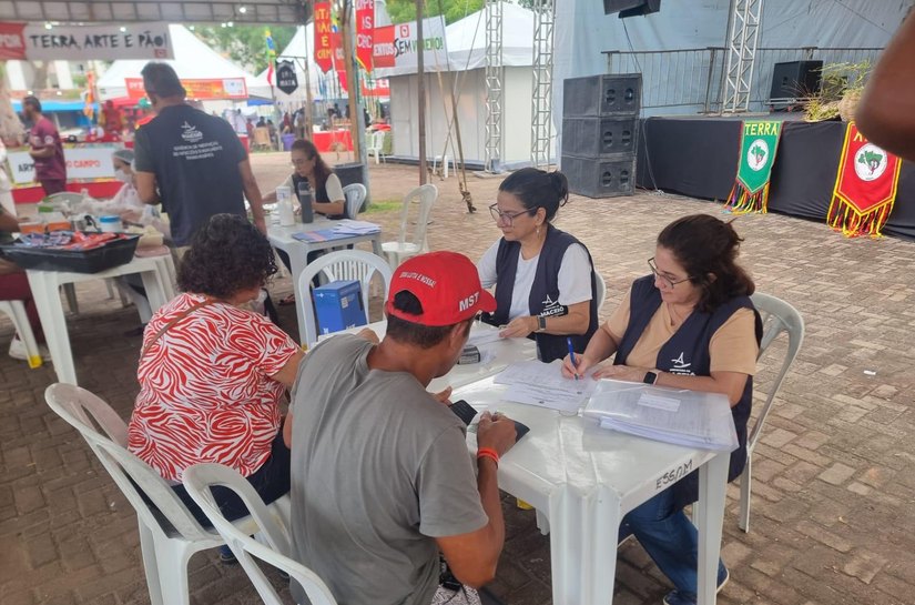 Saúde realiza testagem rápida e trabalho educativo na Feira da Reforma Agrária