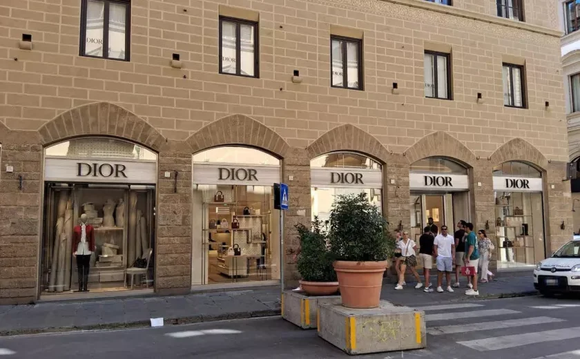 Quadrilha rouba produtos de loja da Dior na Itália