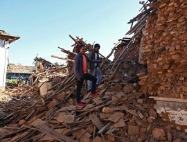 Funcionário de hidrelétrica capta momento de fuga durante avalanche de lama no Nepal