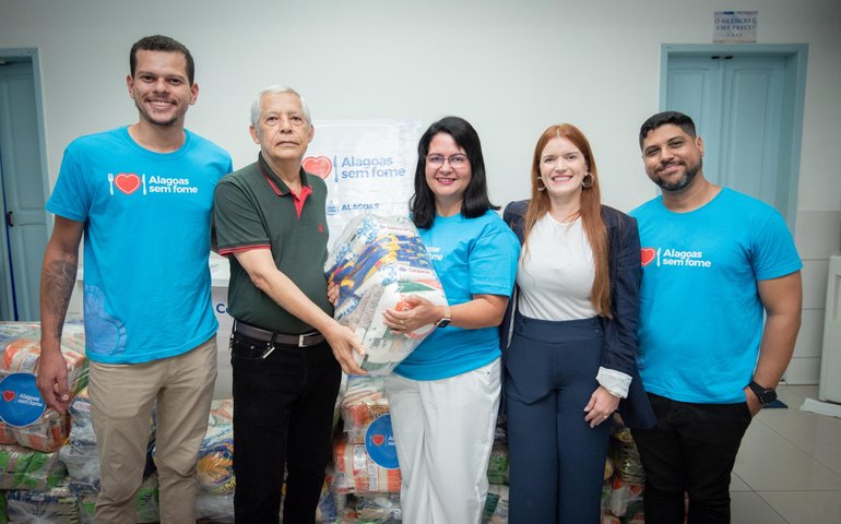 Alagoas Sem Fome doa uma tonelada de alimentos para centro espírita