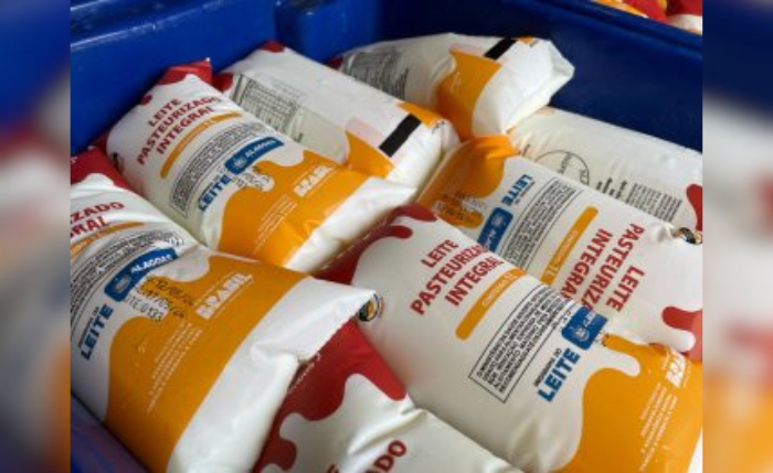 PAA Leite compra leite de agricultores familiares e destina a pessoas em vulnerabilidade social PAA Leite compra leite de agricultores familiares e destina a pessoas em vulnerabilidade social