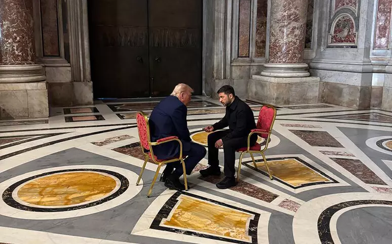 Foto de Trump e Zelensky em funeral do Papa alimenta esperanças de paz