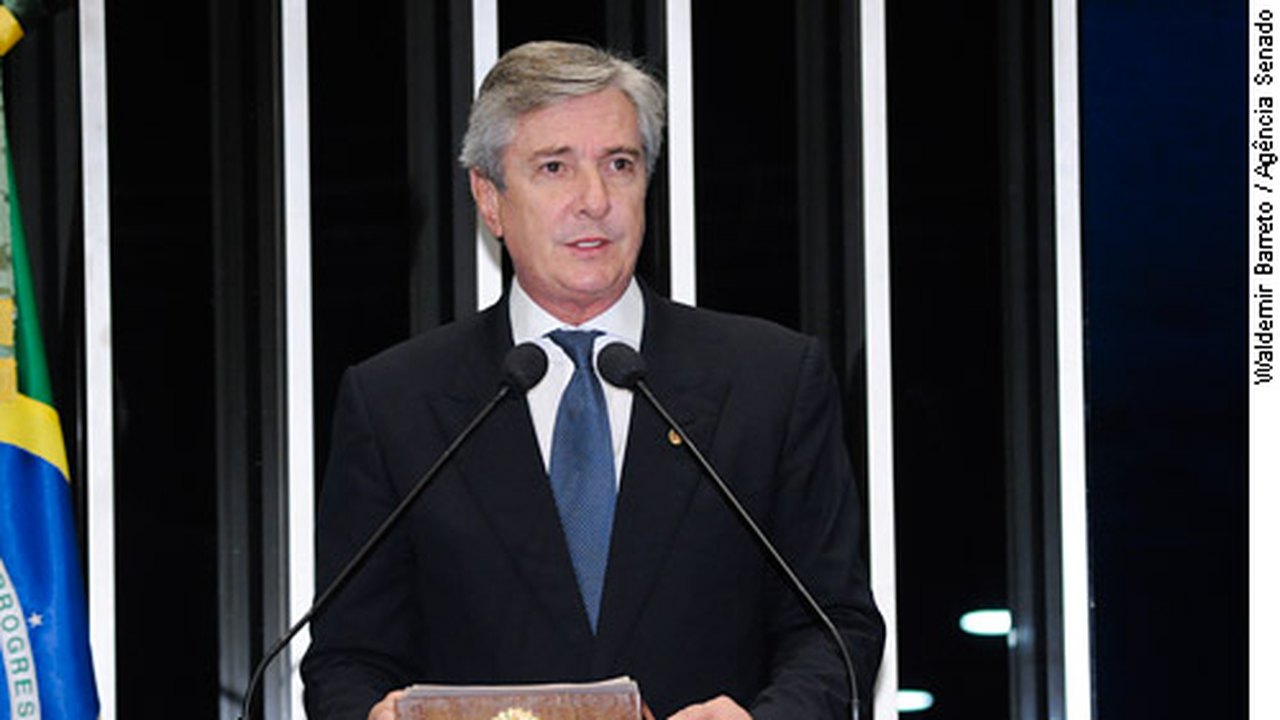 Collor participa de votação que aprova abrangência do Supersimples