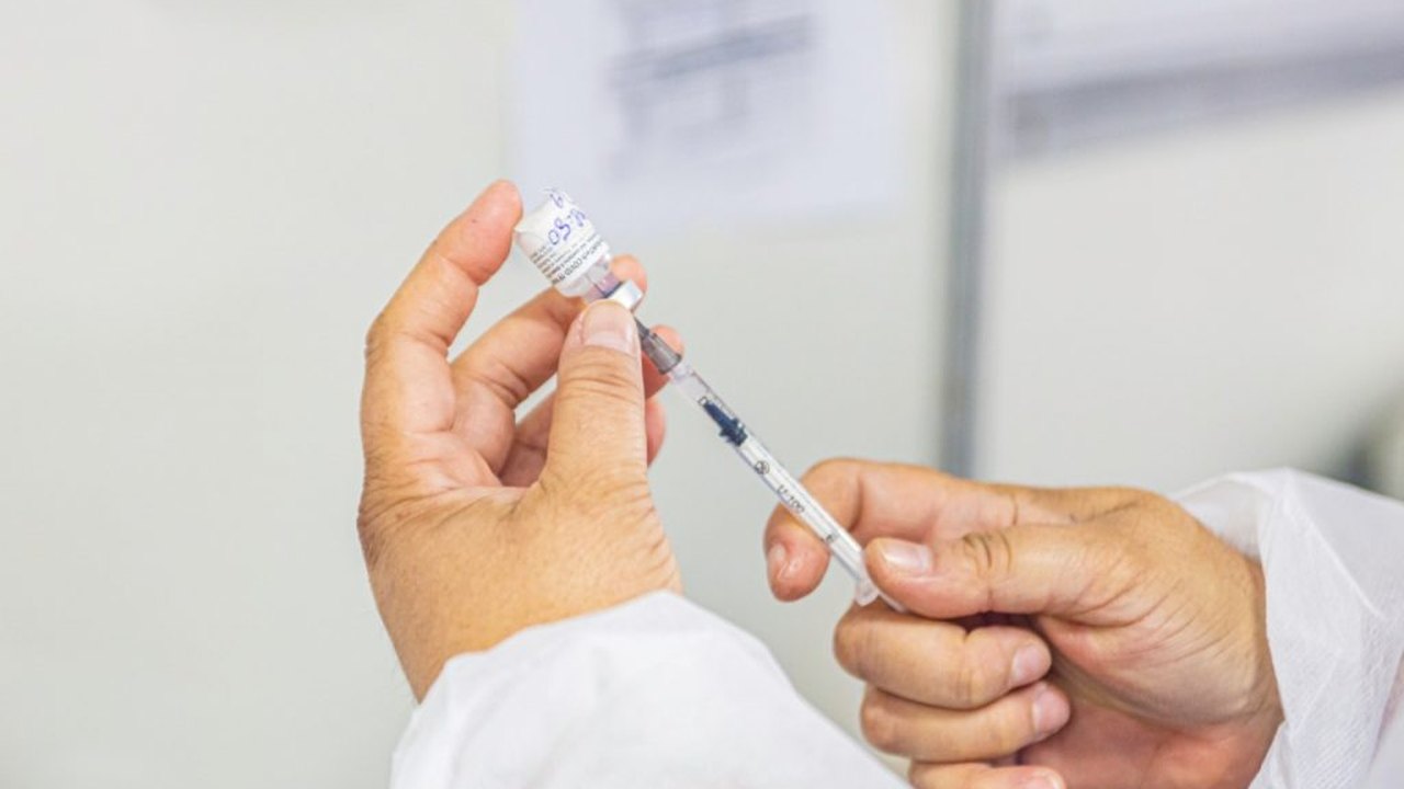 Vacinação mundial é vital também para eficiência de cadeias de produção, diz FMI