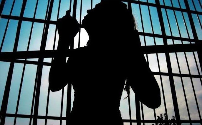 Idoso é preso por manter esposa em cárcere privado em Maceió