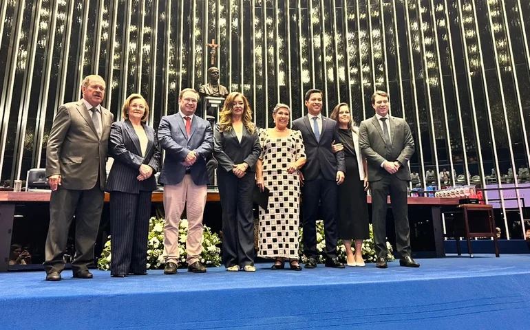 No Senado, ex-prefeita e ex-deputada federal Célia Rocha é homenageada com a Comenda Ceci Cunha