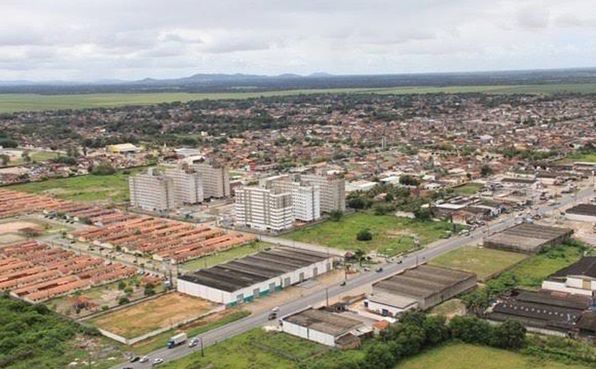 Homem é assassinado em emboscada na porta de casa no Benedito Bentes