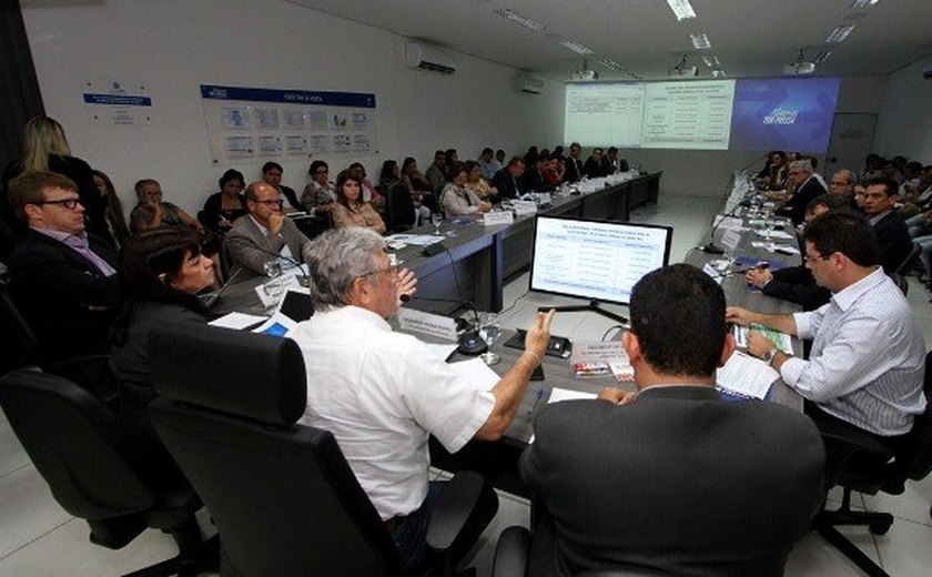 Governador Renan Filho pleiteia debate sobre ICMS