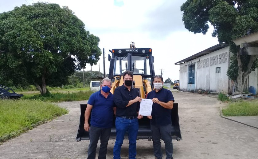 Codevasf investe em retroescavadeiras para os municípios de Anadia e Branquinha