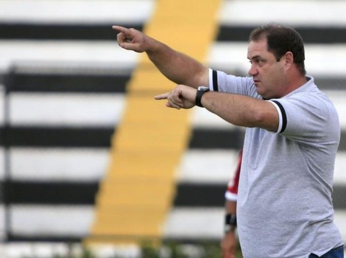 Técnico Vica opta pela manutenção do ataque, mas com mudanças no meio-campo