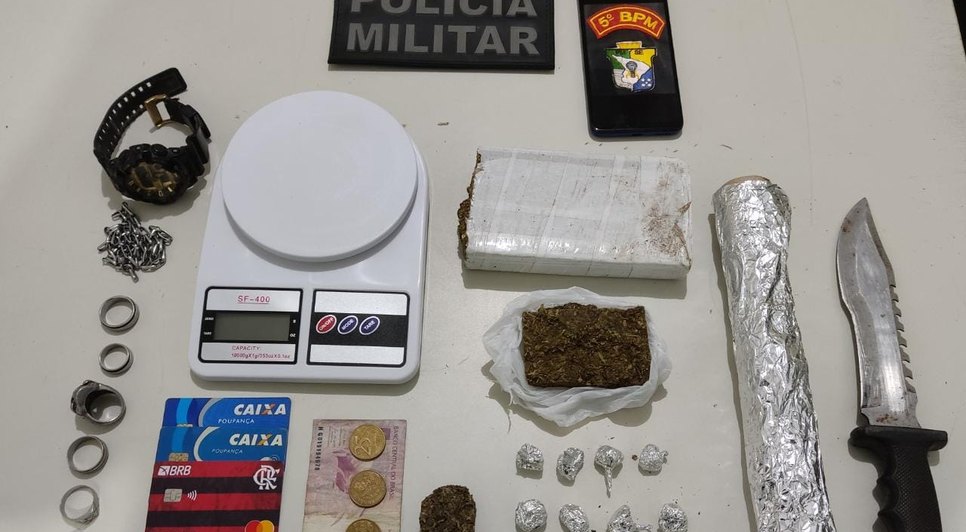 Homem é preso com trouxas e tablete de maconha na Grande Aracaju / Foto: Foto: Polícia Militar/SE