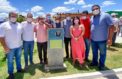 Prefeito Olavo Neto inaugura revitalização de praça em Murici