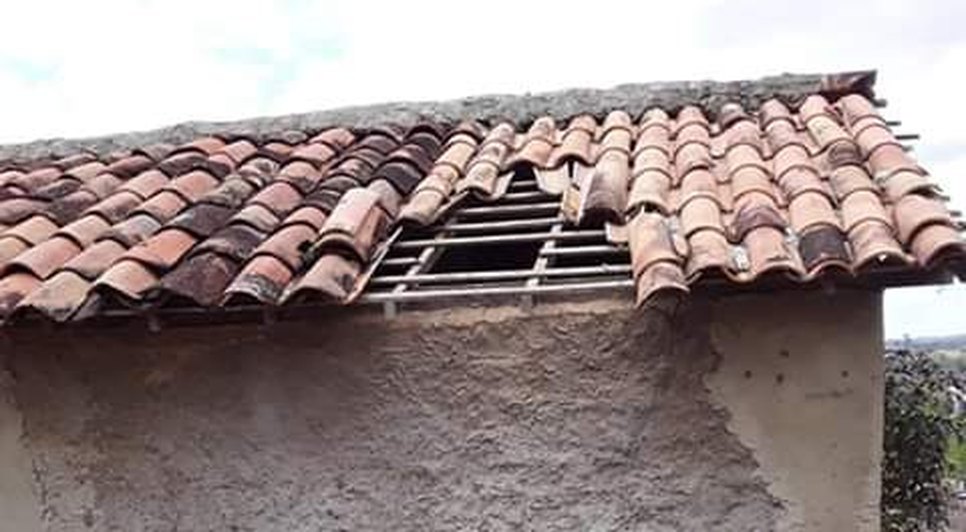casa idosa invadida