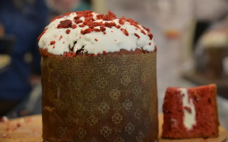 Panetone 'tamanho família' com recheio de pistache e total de seis quilos custa R$ 1.400; entenda
