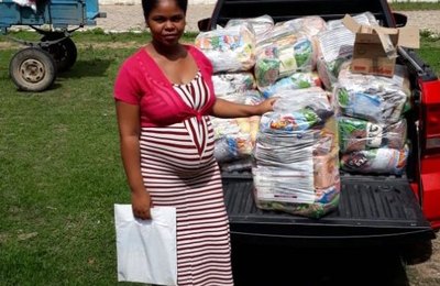 Cestas nutricionais são entregues no CRAS Senhor do Bonfim, em Penedo 