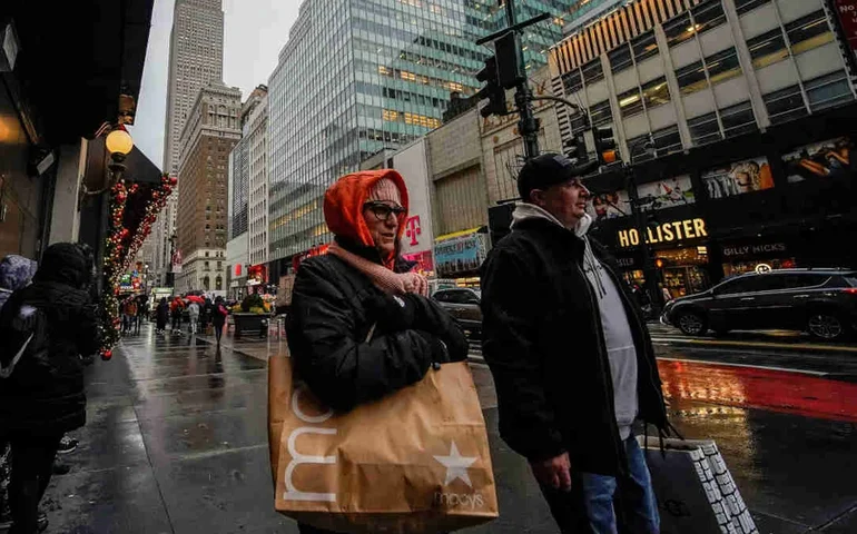 Sentimento do consumidor nos EUA sobe a 70,5 em outubro, aponta levantamento final