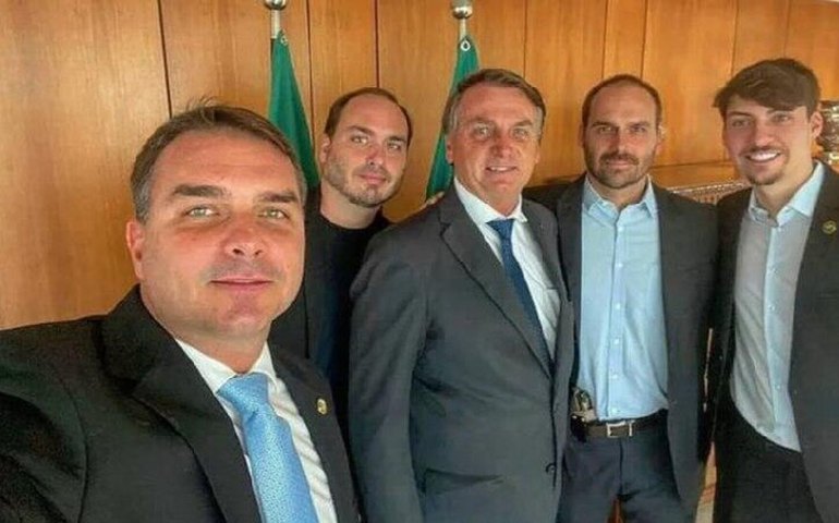Bolsonaro recebe familiares em prisão domiciliar no Dia dos Pais