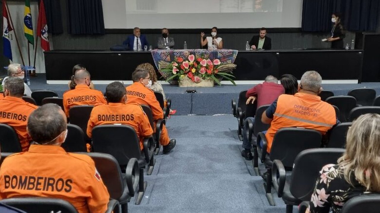 Convênio com o CBMAL para treinamento de pessoal; disciplina nas faculdades sobre prevenção a incêndio; e, publicidade sobre alvará de funcionamento são diretrizes assumidas em evento do MPAL