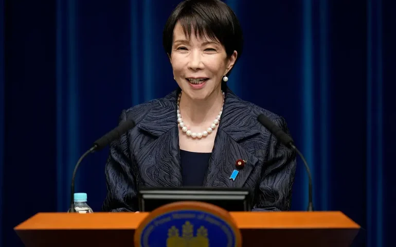Quem é Sanae Takaichi, primeira mulher a ocupar o cargo de primeira-ministra do Japão
