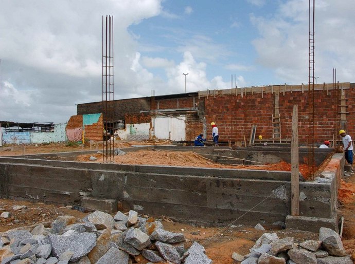 Rui Palmeira vistoria obras do Centro Pesqueiro de Jaraguá