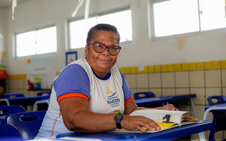 Semed divulga resultado de seleção para alfabetizadores e intérpretes de Libras