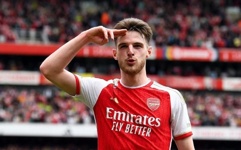 Carrasco do Real Madrid nunca tinha feito gol de falta e foi 'invenção' de técnico do Arsenal