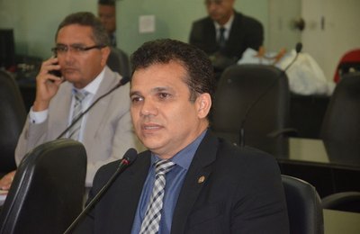 Nezinho lidera corrida pela prefeitura de Arapiraca, aponta pesquisa do Instituto Paraná
