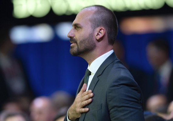 Líder do PT no Congresso aciona STF para proibir nomeação de Eduardo Bolsonaro em cargos públicos