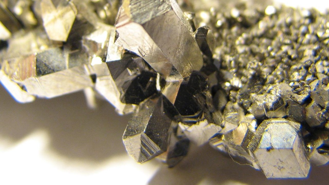 Brasil tem 'vazio estratégico' em minerais críticos, diz especialista