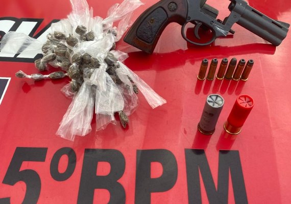 Guarnições apreendem armas e drogas em ações distintas em Maceió