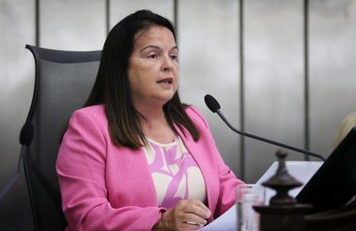 Deputada Fátima Canuto solicita informações sobre denúncias de erros médicos em cirurgias
