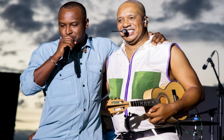 Molejo convida Thiaguinho em single de novo DVD