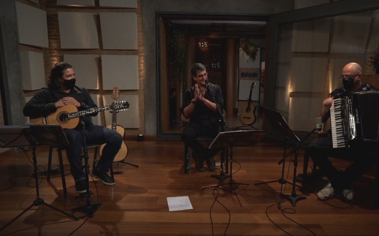 Cláudio Lacerda celebra a identidade cultural brasileira em “Canções para acordar o Sol”