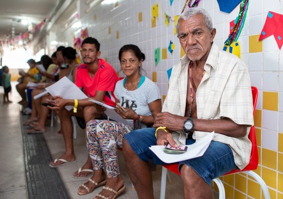 Afetados pelas chuvas começam a receber benefícios sociais em Maceió