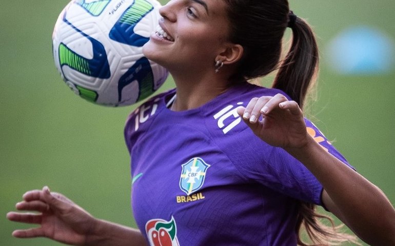 Gabi Nunes celebra chance de jogar Copa do Mundo após três lesões no joelho