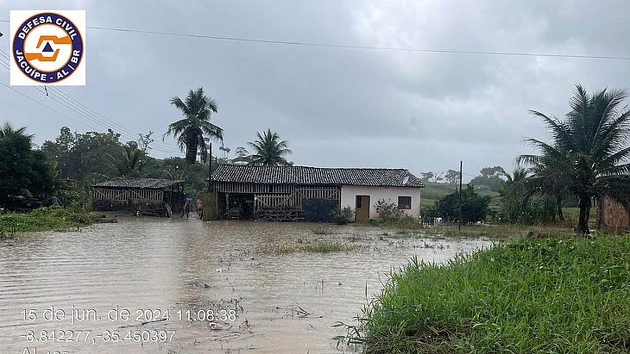 Dez famílias são evacuadas com o risco de alagamento do Rio Jacuípe