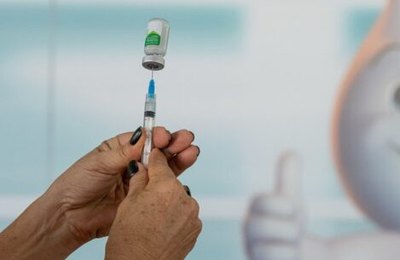 Governo anuncia atualização da vacina contra a pólio a partir de 2024