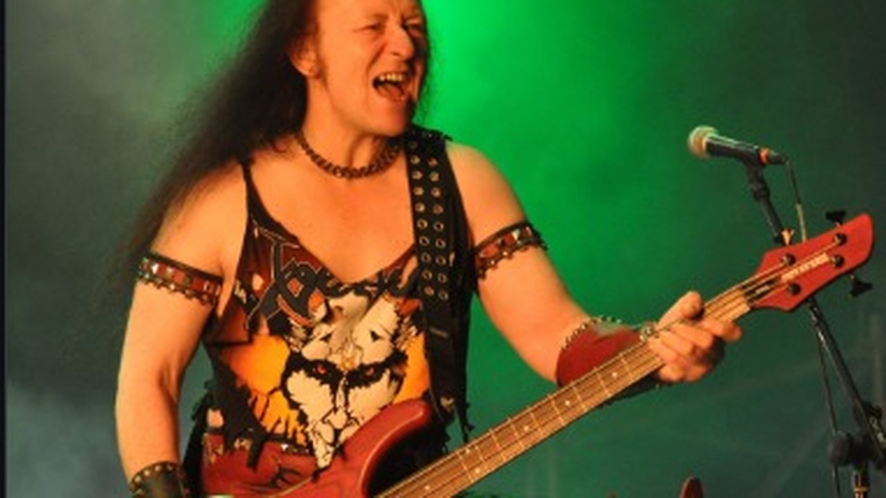Morre Cronos Lant, vocalista e baixista da banda Venom, aos 63 anos