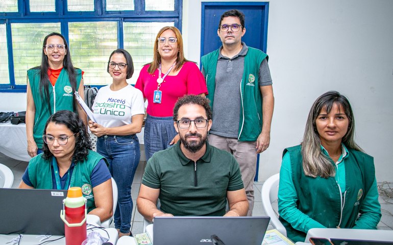 Moradores do Jacintinho recebem serviços do Cadastro Único